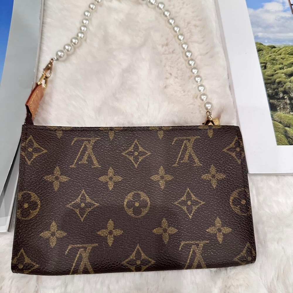 ❌SOLD❌Lv Bucket pouch